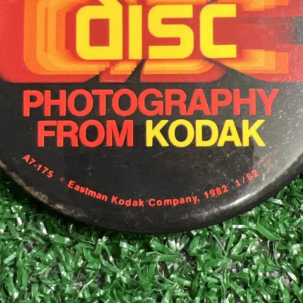 Vintage 1982 Ask me‎ About Disc Photography From Kodak Button Pinback